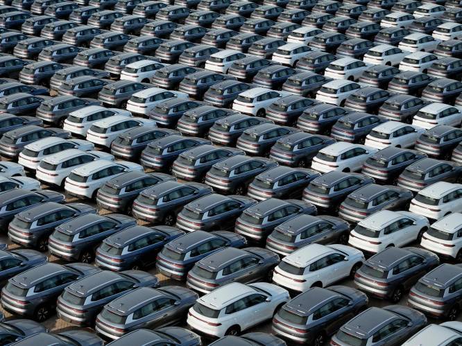 Autoproducenten raken elektrische auto’s aan de straatstenen niet kwijt: hoe komt dat?