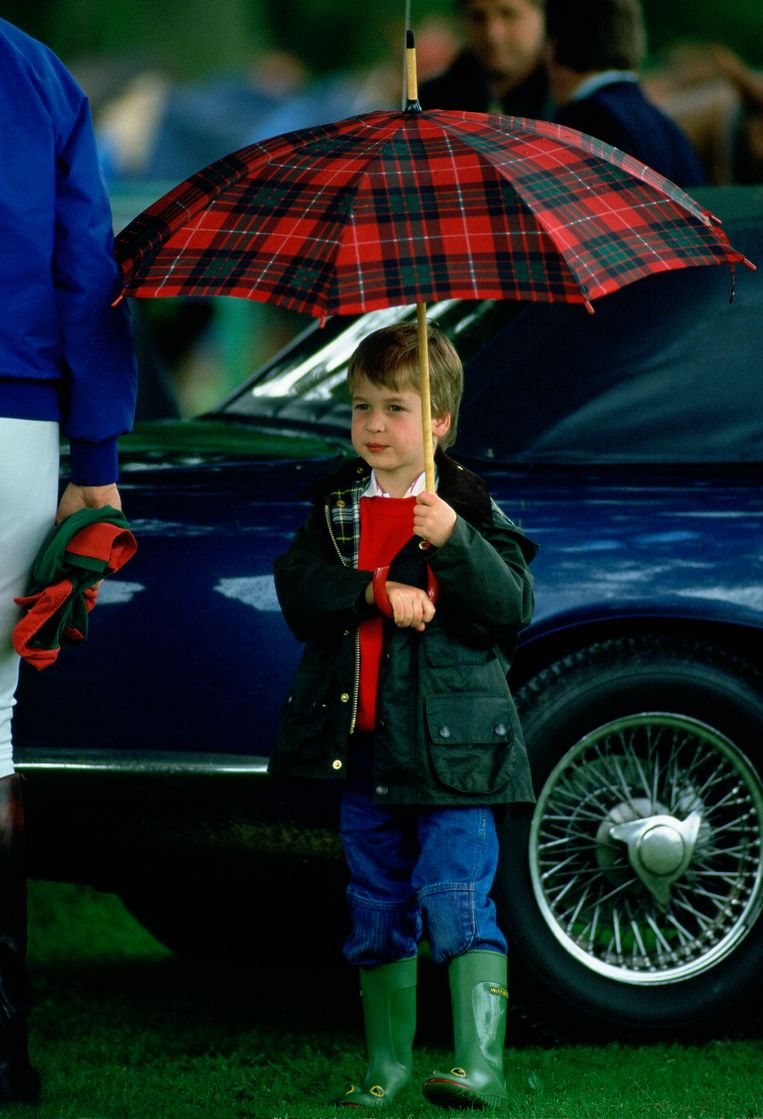 Prince William werd zo’n beetje geboren met regenlaarzen aan. Beeld Tim Graham Photo Library via Get