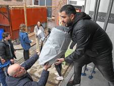 Achterblijvers in Oekraïne zitten zonder gas in de vrieskou: 640 sheltersuits uit Enschede onderweg