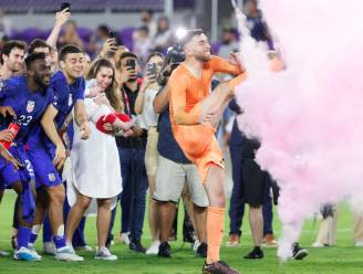 KIJK. Wel heel origineel aangepakt: keeper van de VS houdt ‘gender reveal’ na afloop van interland