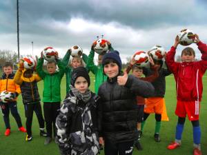 David en Roman uit Oekraïne voetballen in Middelburg: ‘Kans om even te ontsnappen aan de oorlog’