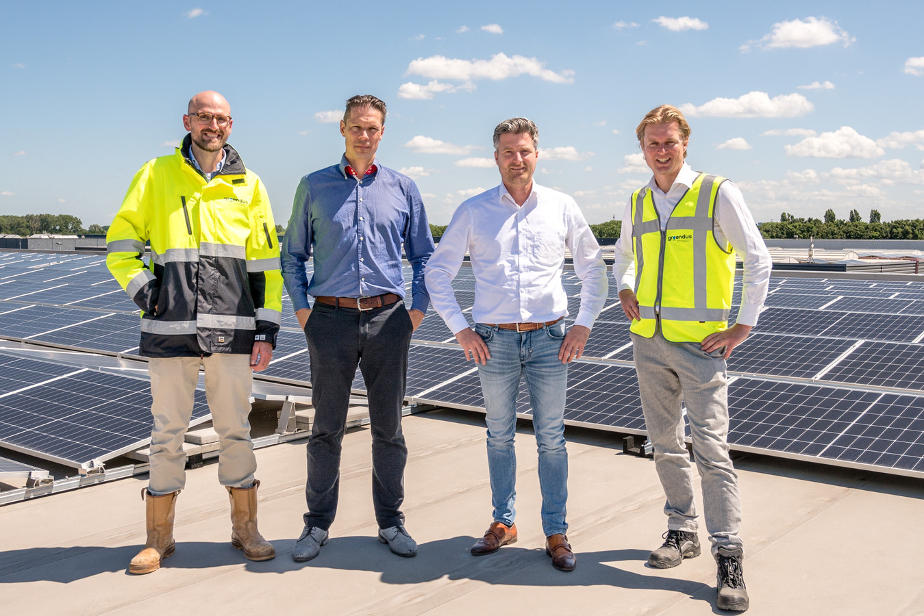 Wijchens Familiebedrijf Legt Dak Vol Met 1610 Zonnepanelen Meebewegen 