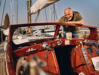 Altijd aan het hollen, maar op zijn boot vindt acteur Jan Van Looveren (53) rust: “Ik slaap er om de zon te zien opkomen”