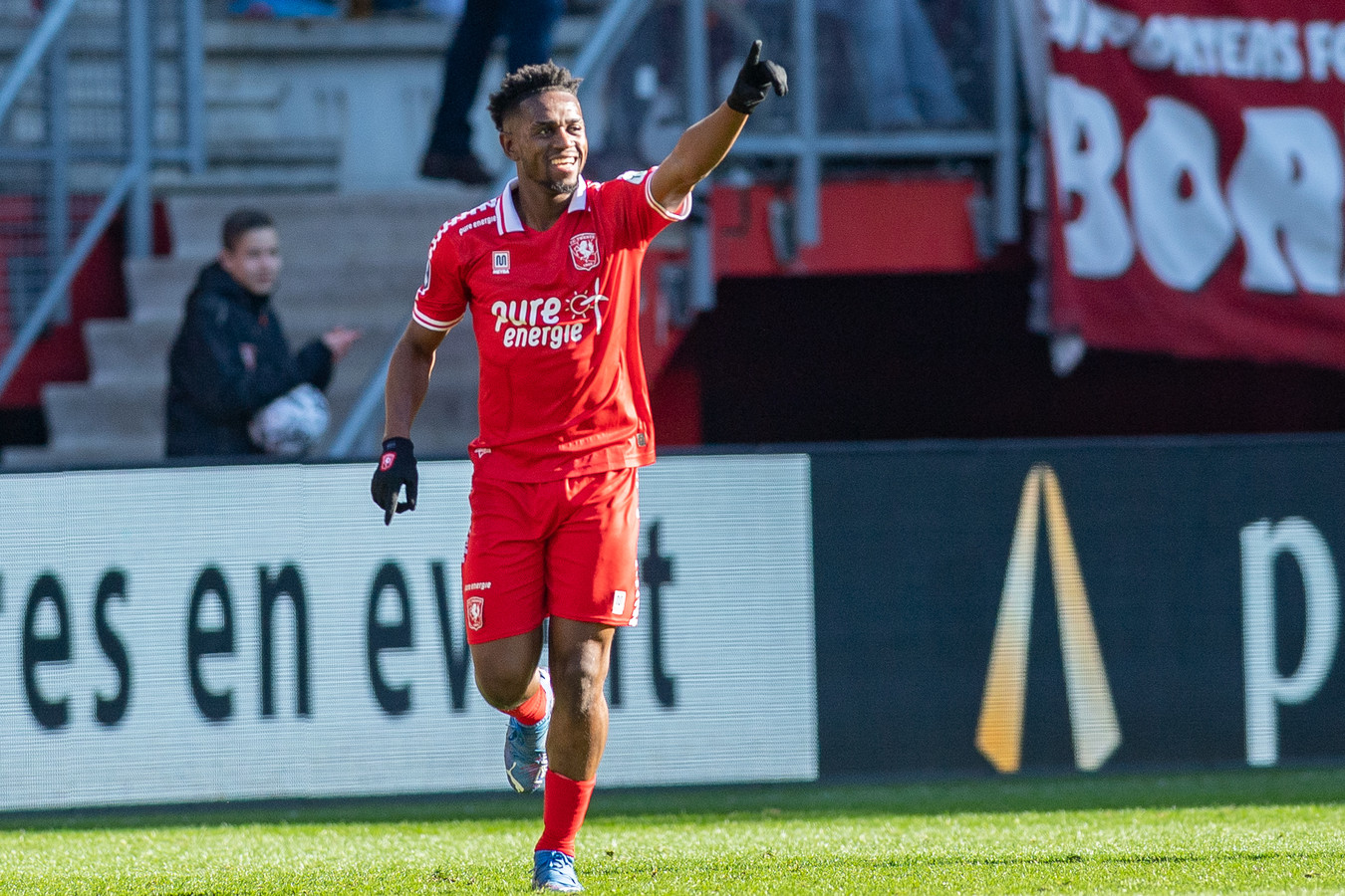De kans is groot dat Virgil Misidjan woensdagavond voor het eerst in de basis staat bij FC Twente.


during the match Twente - NEC