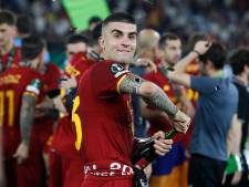 Zeer merkwaardige beelden opgedoken: AS Roma-verdediger slaat ploegmaten na winst op Feyenoord