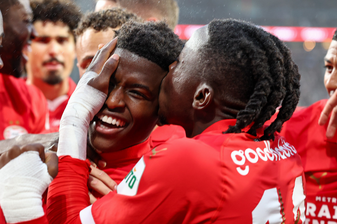 PS­V-revelatie Isaac Babadi verovert in no-time harten van de fans ...