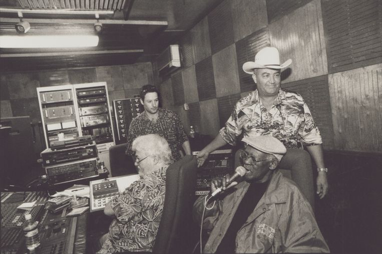 ELIADES OCHOA & IBRAHIM FERRER
 Beeld RV