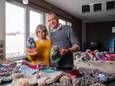 BERLAAR Kevin Somers en Arianne Everaerts zamelen wol in voor mutsen voor daklozen