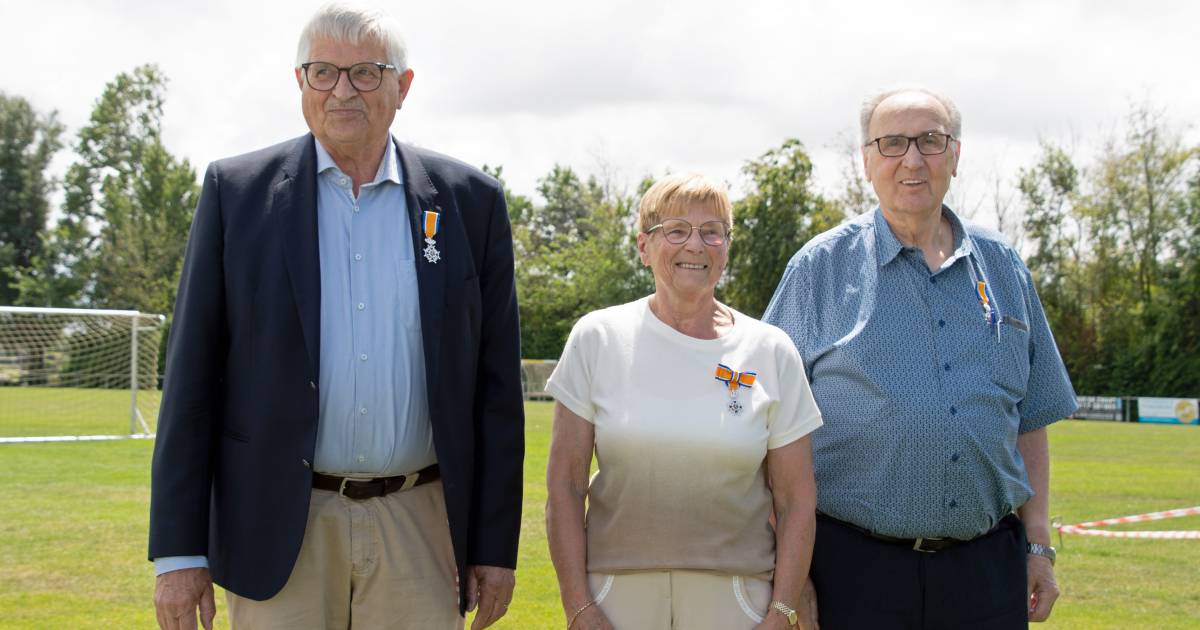 Koninklijke onderscheiding voor drie clubmensen van vv Schoondijke