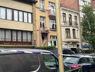 Brusselse kunstenaar en echtgenote dood aangetroffen in woning in Sint-Jans-Molenbeek: verdachte opgepakt 