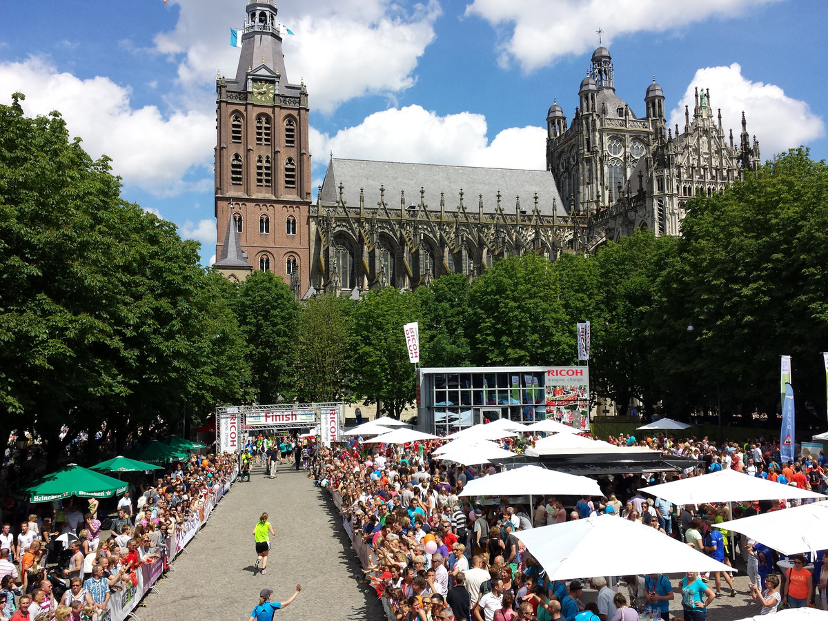 Organisatie Vestingloop wil halve marathon door Den Bosch | Foto | AD.nl