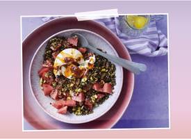 Linzensalade met burrata en pikante harissadressing