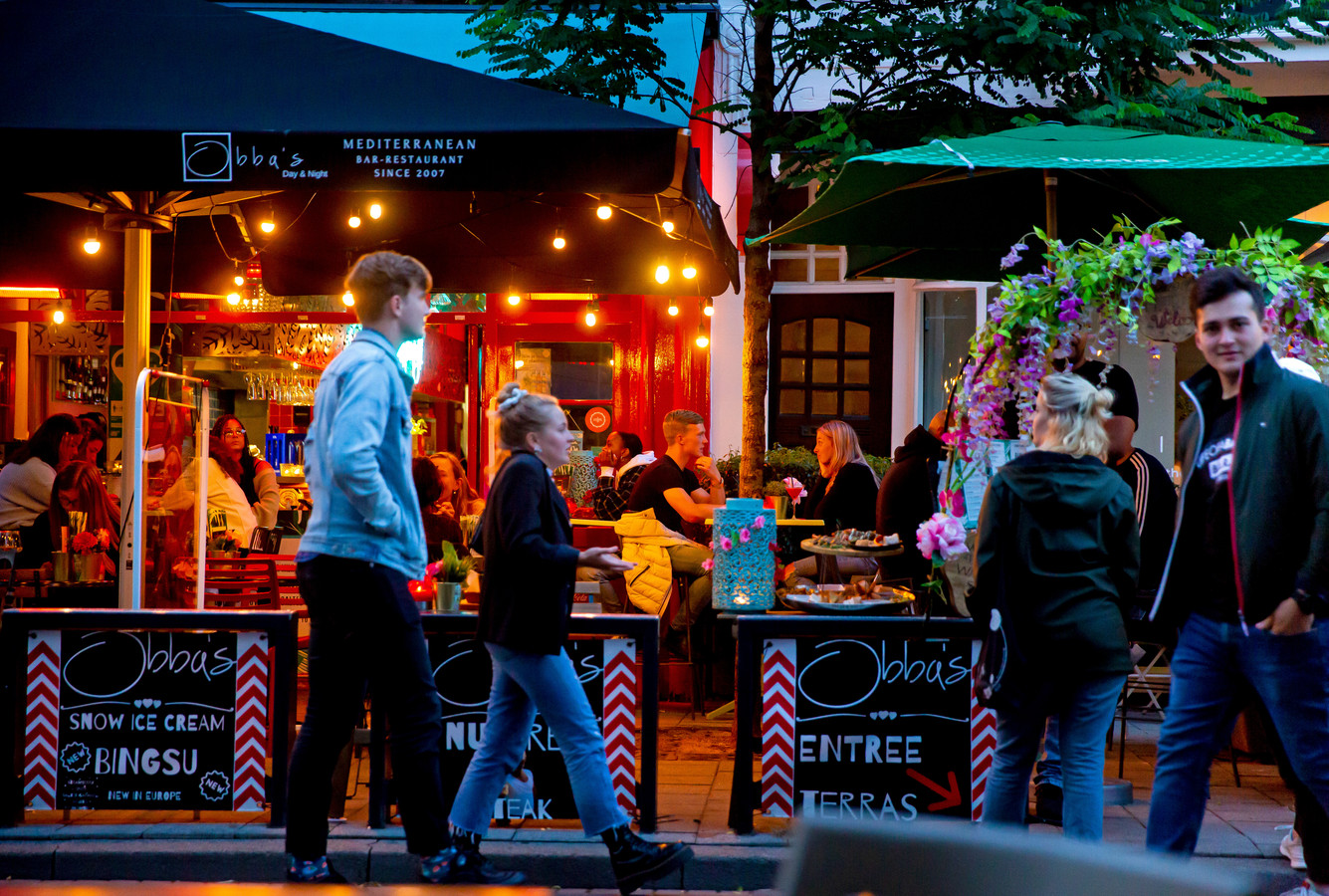 Hulp voor Rotterdamse horeca: uitbater krijgt coach en 500 euro ...