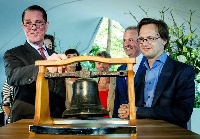 In 2016 openden Paul Loven als eerste voorzitter en initiatiefnemer Ronald van Raak (SP) het Huis van de Klokkenluiders, dat melders van misstanden moet helpen.