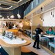 Wijn met een kaasplankje of croissanttaart bij Le Perron in Noord