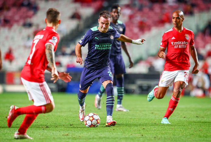 Mario Götze vorige week in actie tegen Benfica. De heenwedstrijd in Lissabon eindigde in 2-1 voor de nummer twee van Portugal.