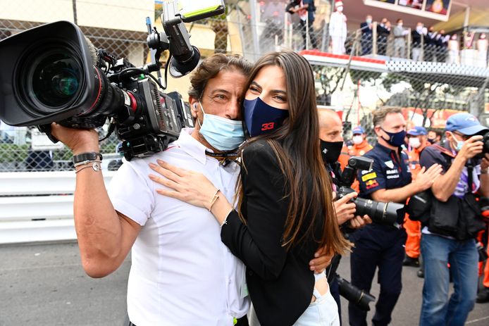 Braziliaans model Kelly Piquet (32) steelt de show tijdens gloriedag