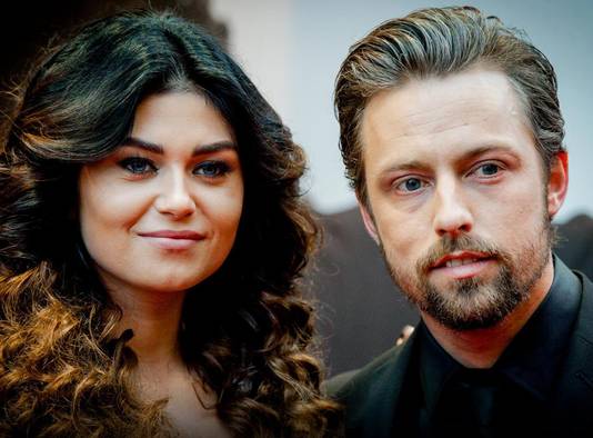 smoorverliefde roxeanne laat er geen gras over groeien show ad nl