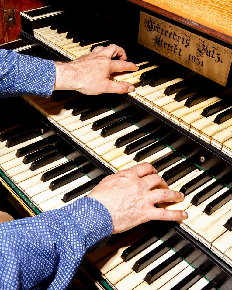 Het Bätz-orgel in de Domkerk in Utrecht, bespeeld door organist Jan Hage. Beeld Hilde Harshagen