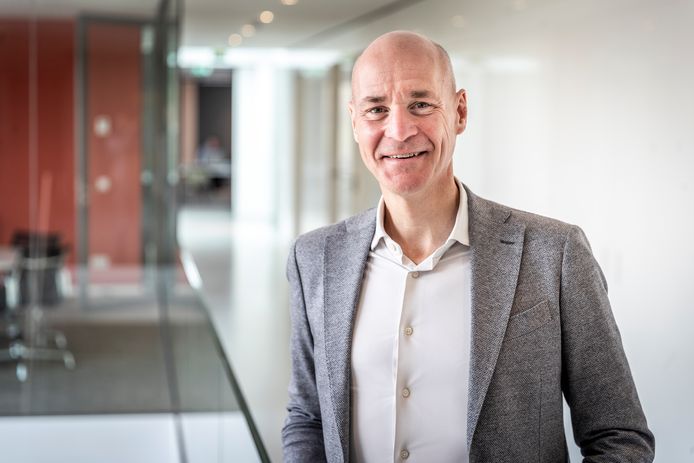 Philippe van Esch is momenteel hoofdsponsor, voorzitter en algemeen directeur bij Helmond Sport