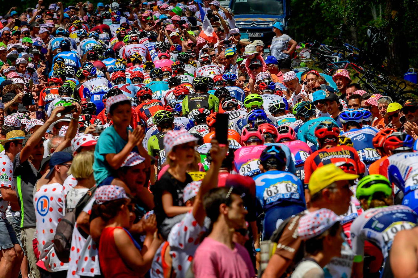 Eindelijk eerste rustdag voor renners in Tour de France Foto gelderlander.nl
