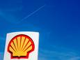 De olieraffinaderijen van Shell en BP stoten relatief meer CO2 uit dan de fabrieken van concurrenten die dezelfde producten maken, bleek uit cijfers van NU.nl