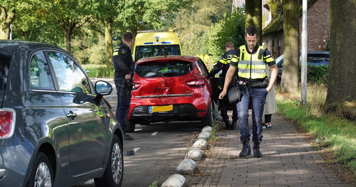 Automobiliste raakt gewond bij botsing op voorligger in Udenhout, voertuigen van weg gesleept