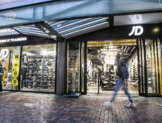 Winkelmanager JD Sports deelt personeel op in ‘blanken, makakken en Arabieren’: al vier filialen van keten bestormd en geplunderd