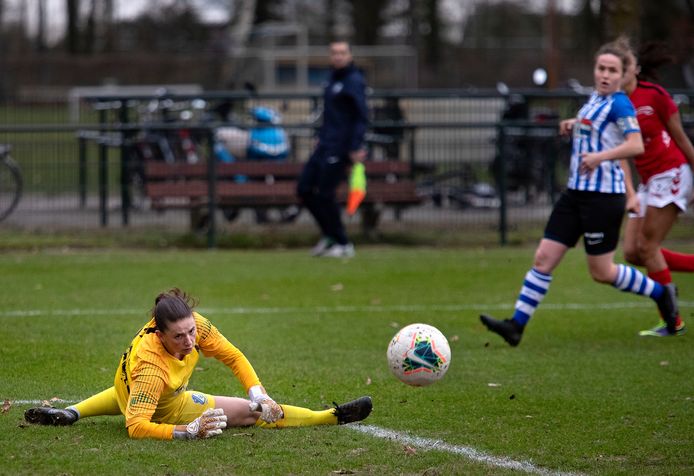 Lizzy Kolen, keepster bij Eindhoven, verloor met haar ploeg het bekerduel bij DTS'35.