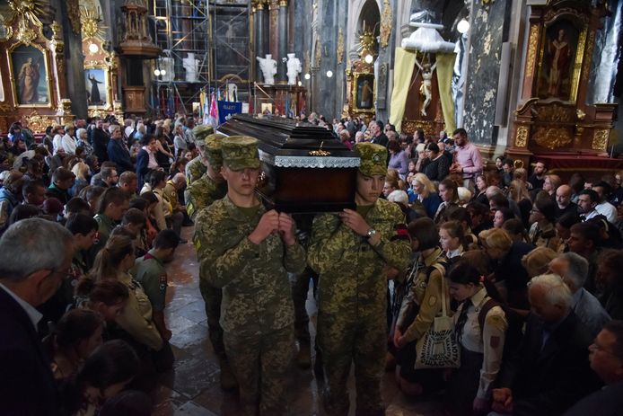 Foto's van de begrafenisplechtigheid in de Oekraïense stad Lviv.