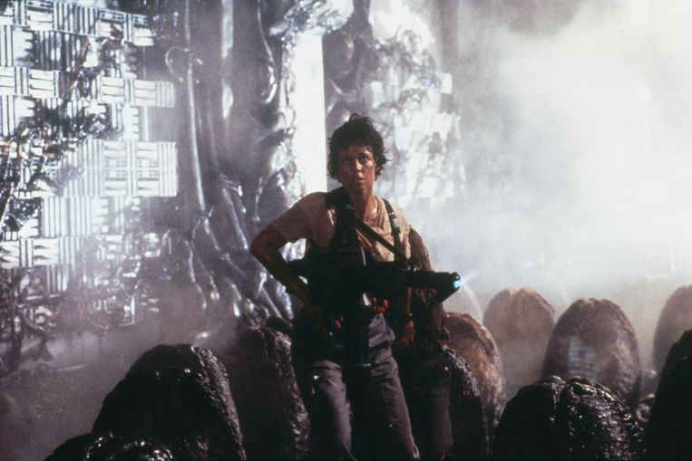 Sigourney Weaver op de set van 'Aliens' Beeld Sygma via Getty Images
