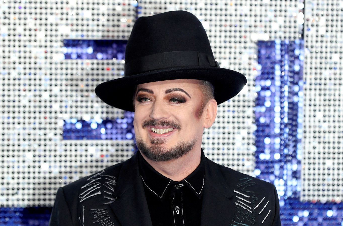 Boy George dreigt failliet te gaan als zijn bedrijf met bijna één ...