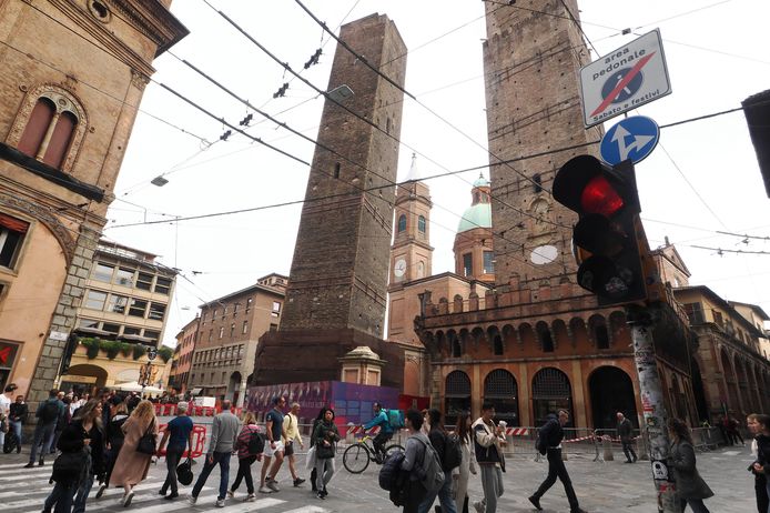De Garisenda-toren is afgebeeld in Bologna, Italië, woensdag 25 oktober 2023.