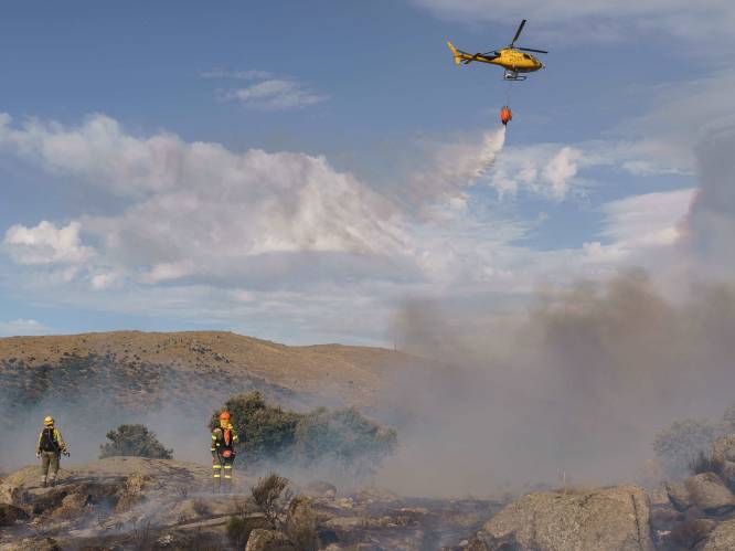 Honderden Spanjaarden geëvacueerd door bosbranden na heetste weekend van het jaar