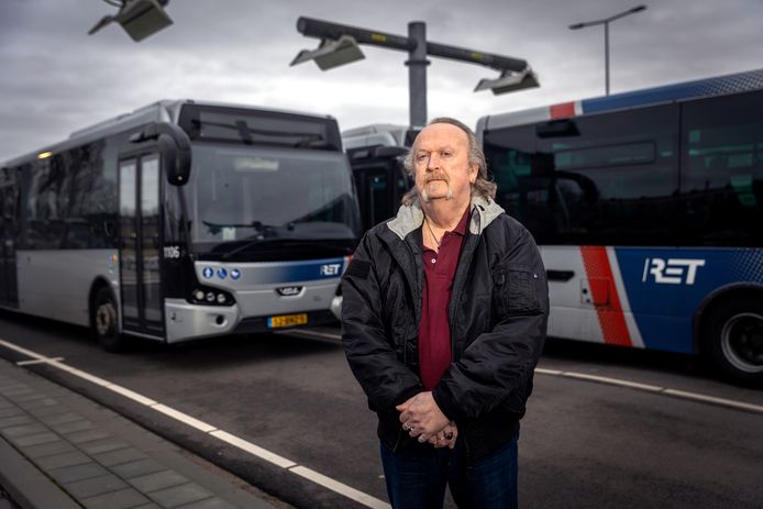 Dirk van Leeuwen is RET-buschauffeur. Hij en zijn collega's gaan volgende week staken.