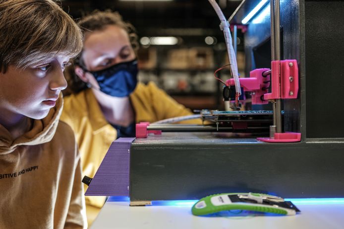 In het mobiele lab wordt ook een 3D-printer gebruikt.