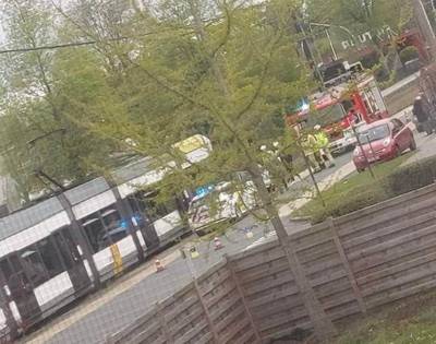 Ongeval tussen tram en personenwagen in Wondelgem: vrouw in levensgevaar