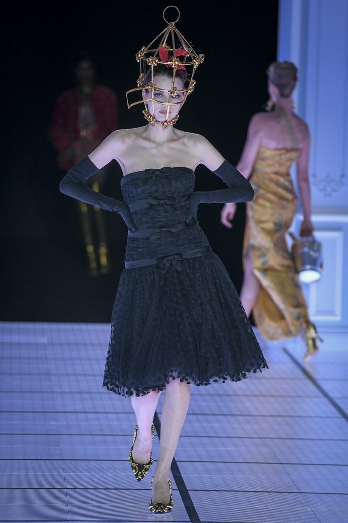 Sfilata Moschino durante la Milano Fashion Week.