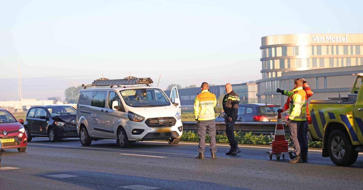 Ongeluk op A59 bij Waalwijk: richting Den Bosch bijna uur vertraging.