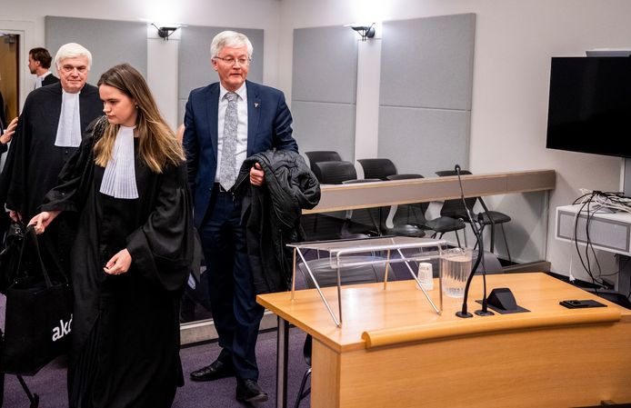 Burgemeester Theo Weterings in de rechtbank van Rotterdam.