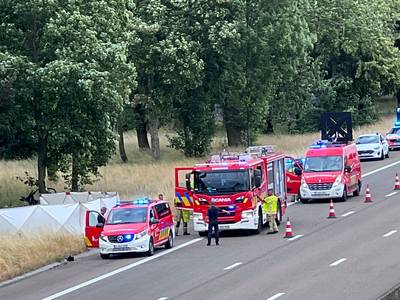 Wagen vat vuur bij dramatisch ongeval : bestuurder (71) ter plaatse overleden