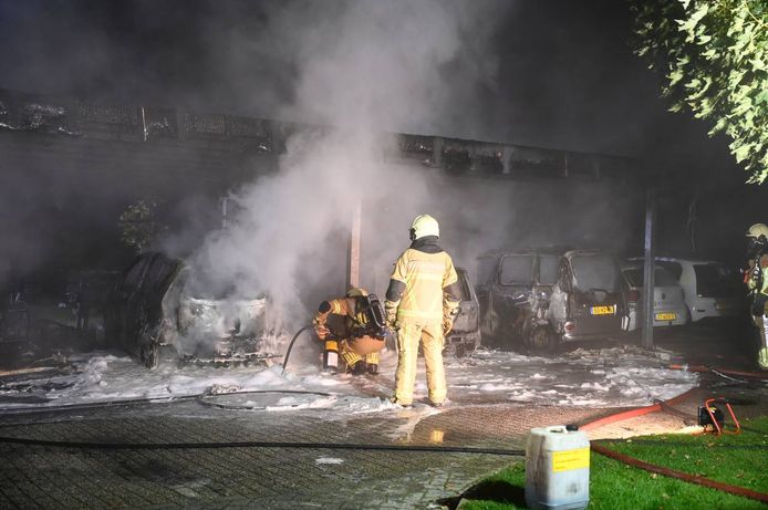 Van de auto's is weinig over