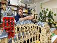 Martijn Vissers is druk bezig met de Sint-Jan na te bouwen in LEGO.