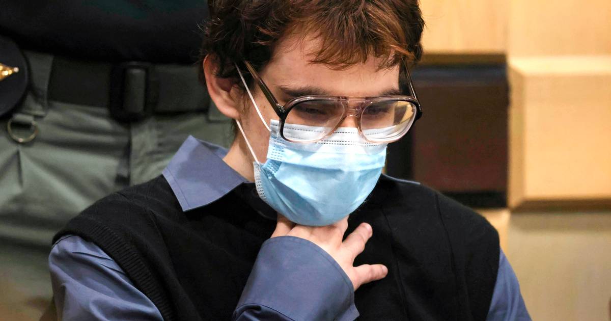 Il pistolero Nicholas Cruz, 23 anni, si dichiara colpevole della sparatoria alla Parkland High School: “Mi dispiace così tanto per quello che ho fatto” |  All’estero