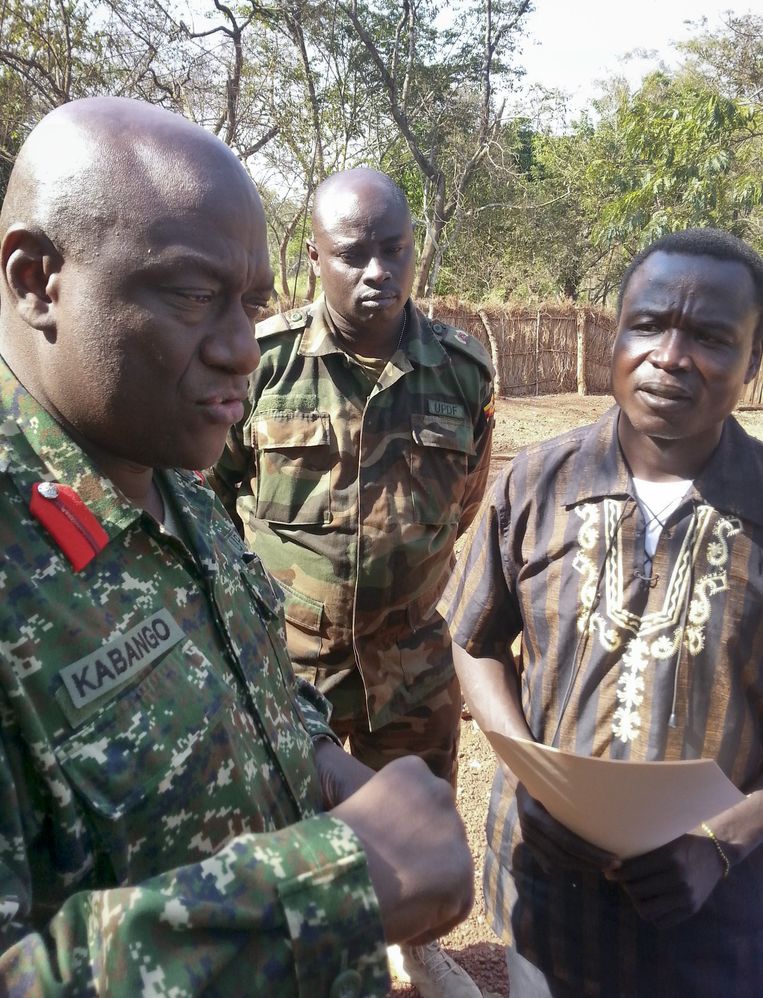 LRA-commandant Dominic Ongwen, rechts. Beeld ap