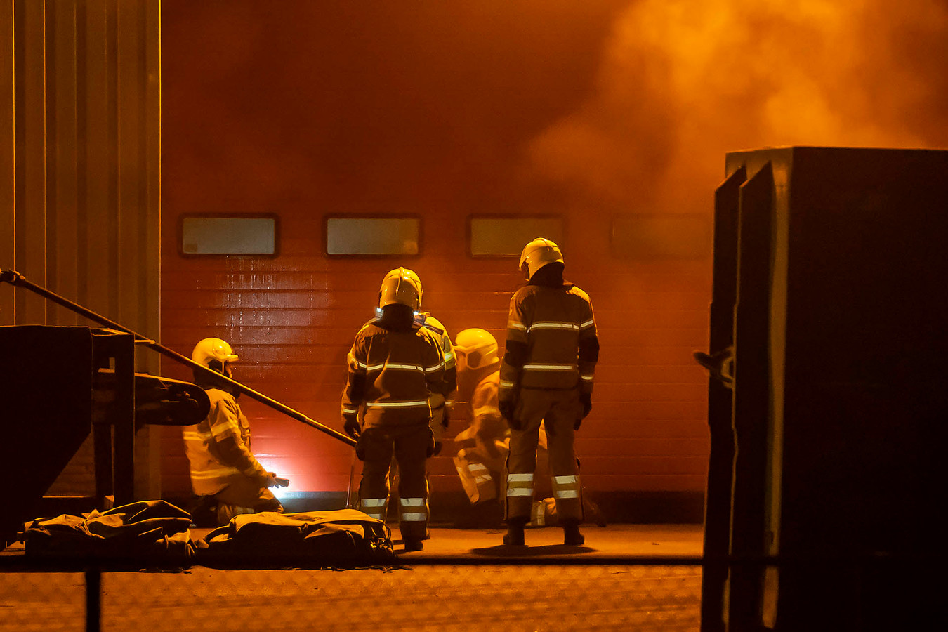 De brandweer in Oss rukte groot uit voor een 'brand' bij een kruidendrogerij aan de Longobardenweg. Het bleek te gaan om stoom, waarna de brandweerlieden vertrokken.