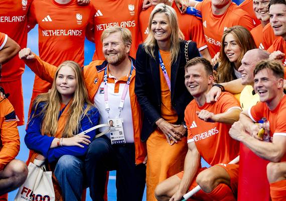 Wil je zien: de Van Oranjes dansen uitbundig op de Snollebollekes!