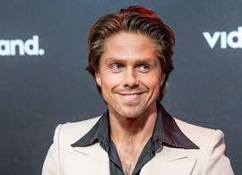André Hazes keert terug op het podium en hier is hij te zien 