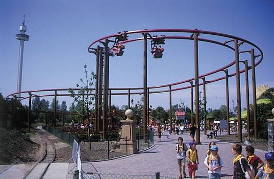 Een beeld van de opening in 2000. De Vleermuis was één van de eerste attracties in Plopsaland.