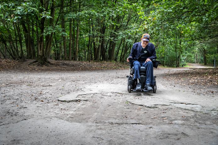 Het  rolstoelpad in Geldrop is niet te volgen en een blamage voor Geldrop. Terwijl in dezelfde gemeente in Mierlo een mooi pad ligt.